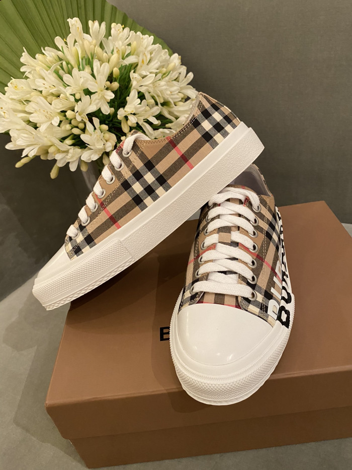 BUBERRY SNEAKER