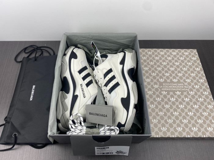 BLCG SNEAKER TRIPLE.S.
