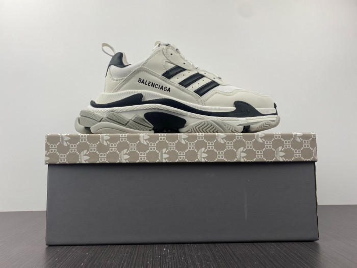 BLCG SNEAKER TRIPLE.S.