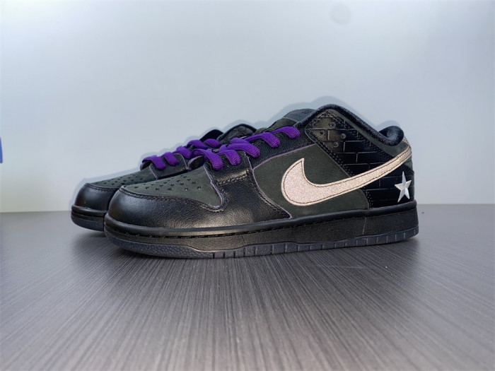 Familia x Nike SB Dunk Low 