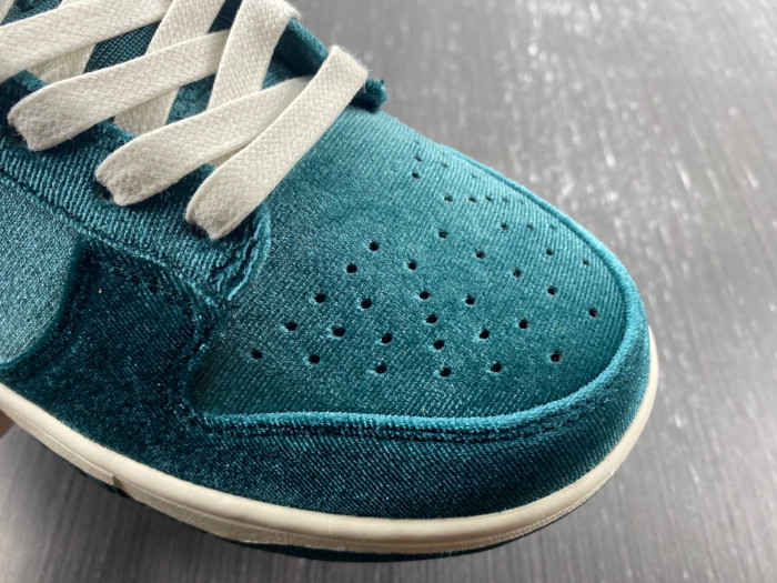 Nike Dunk Low Green Velvet - DZ5224-300