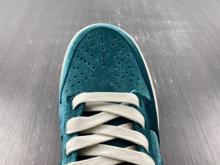 Nike Dunk Low Green Velvet - DZ5224-300