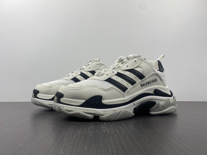 BLCG SNEAKER TRIPLE.S.