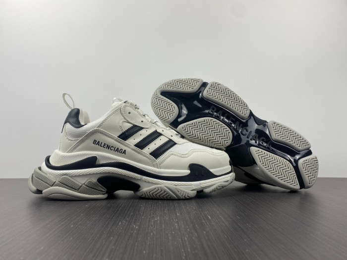 BLCG SNEAKER TRIPLE.S.