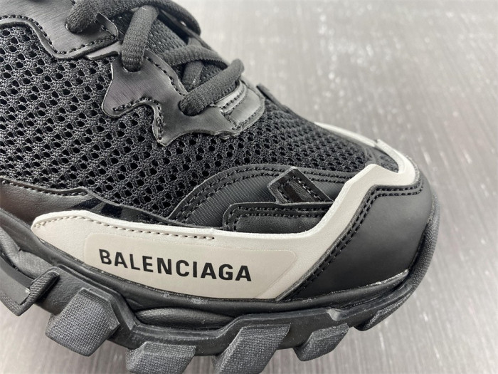 Ba*len*cia*ga track