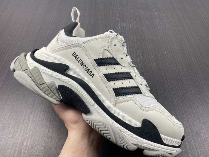 BLCG SNEAKER TRIPLE.S.