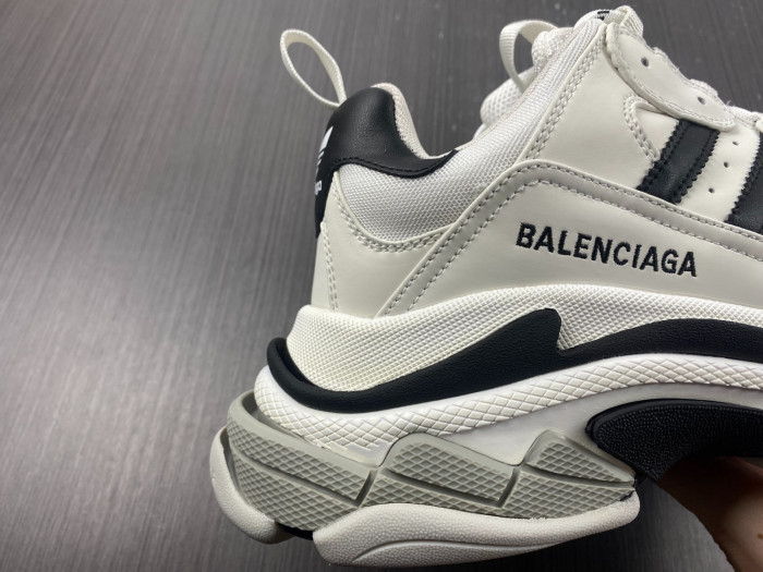 BLCG SNEAKER TRIPLE.S.
