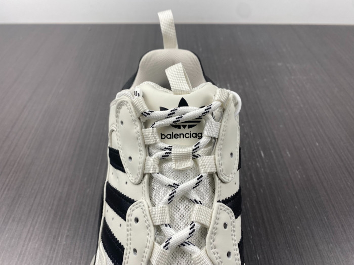 BLCG SNEAKER TRIPLE.S.