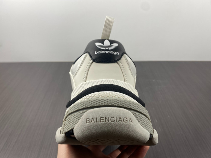 BLCG SNEAKER TRIPLE.S.