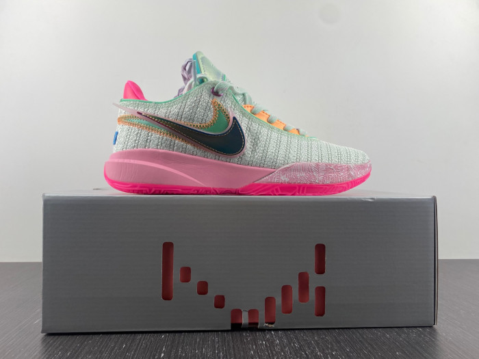 NIKE LEBRON 20 EP 