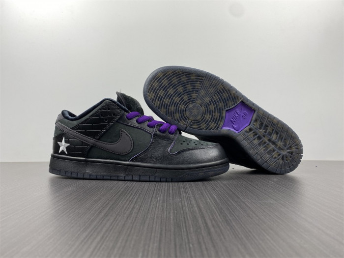 Familia x Nike SB Dunk Low 