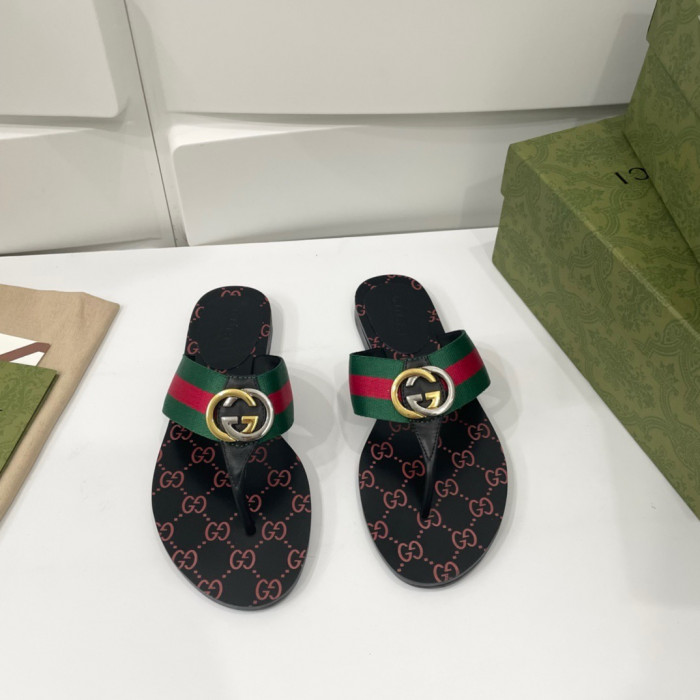 G*u*i sandal