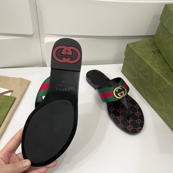 G*u*i sandal