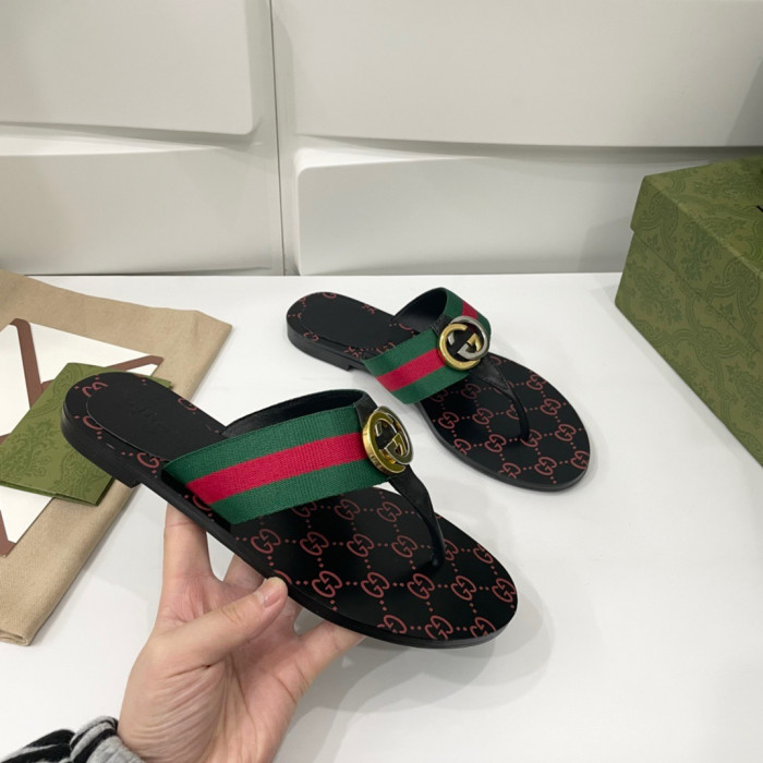 G*u*i sandal