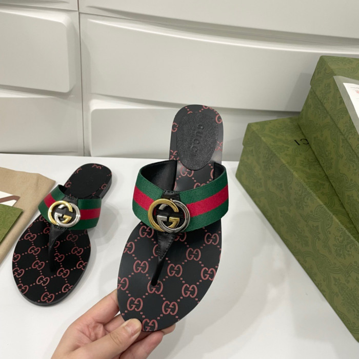 G*u*i sandal