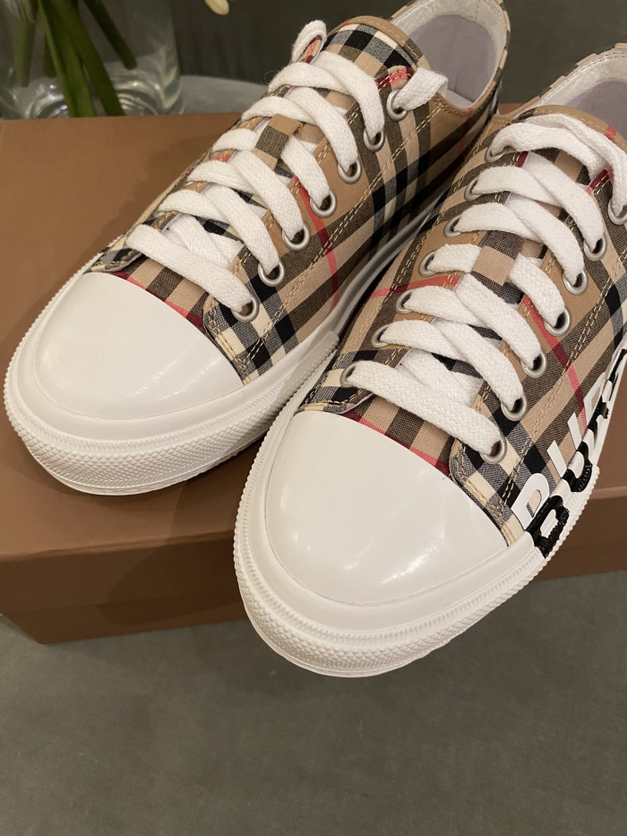 BUBERRY SNEAKER