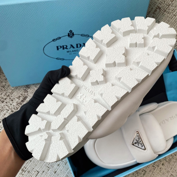 Pra*a sandal