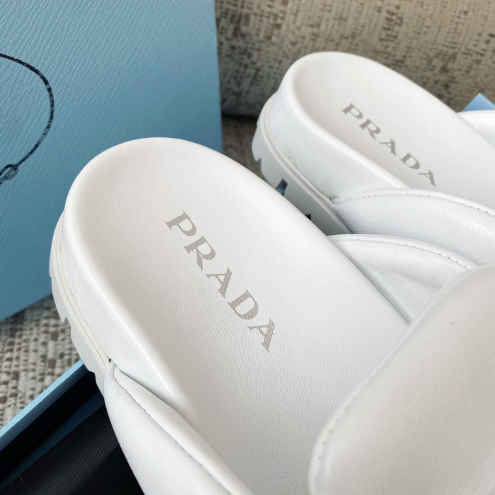 Pra*a sandal