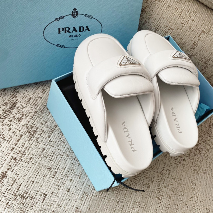 Pra*a sandal