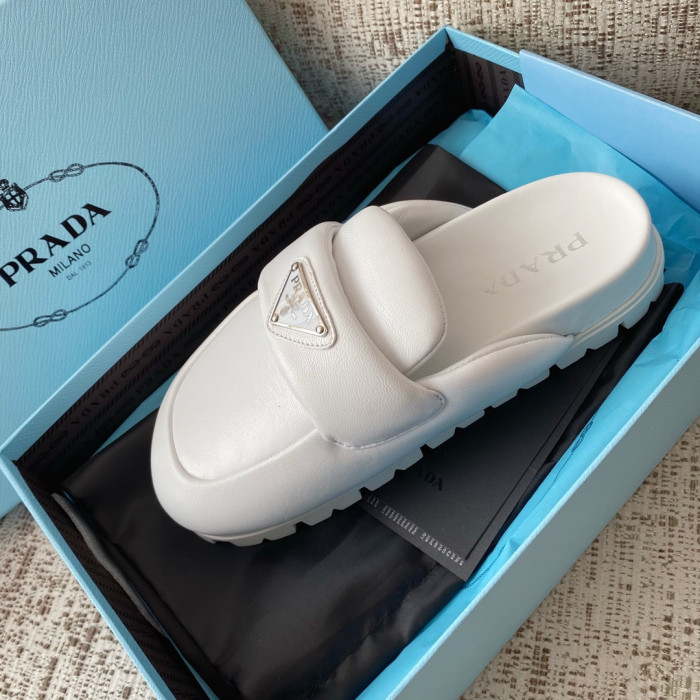 Pra*a sandal