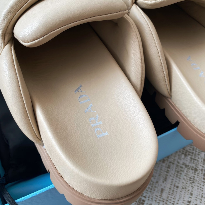 Pra*a sandal