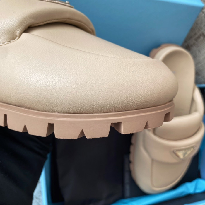 Pra*a sandal