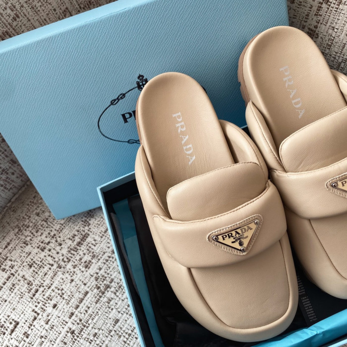 Pra*a sandal