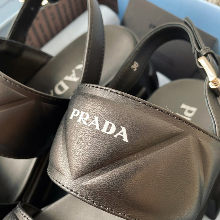 Pra*a sandal