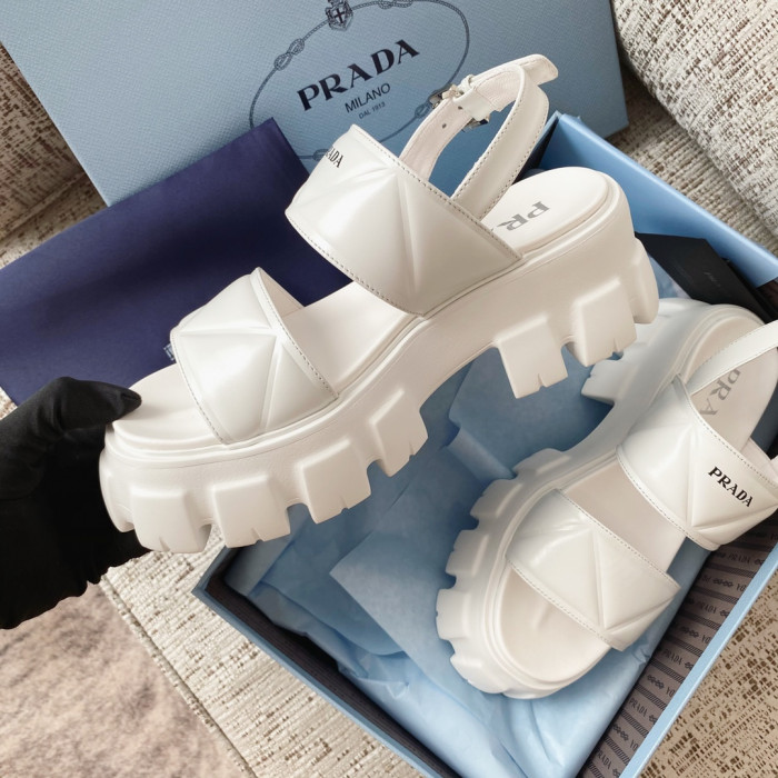 Pra*a sandal
