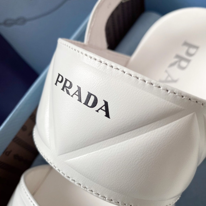 Pra*a sandal