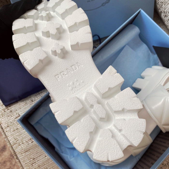 Pra*a sandal