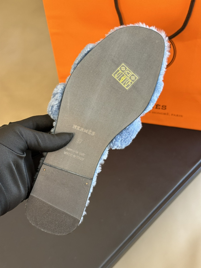 H**mes sandals