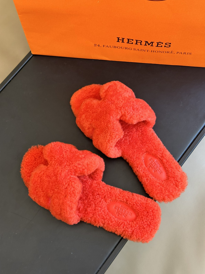 H**mes sandals