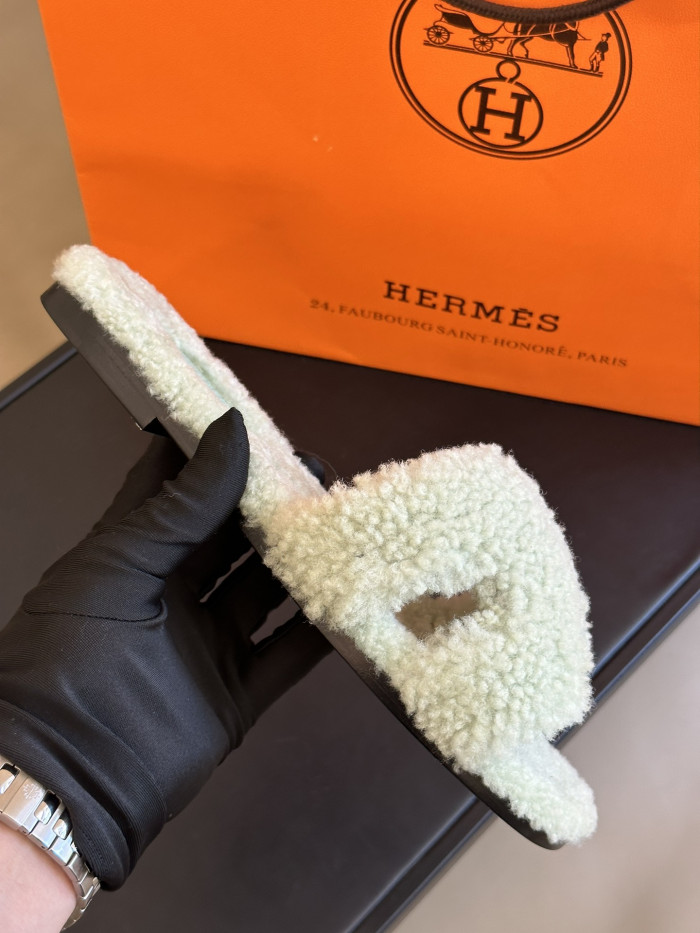 H**mes sandals
