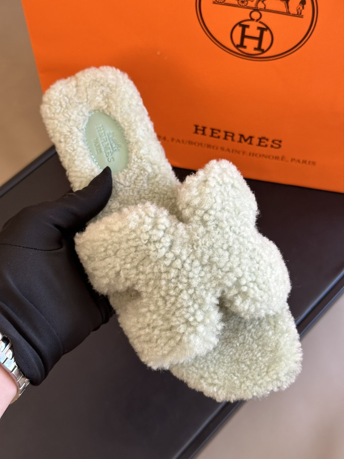 H**mes sandals