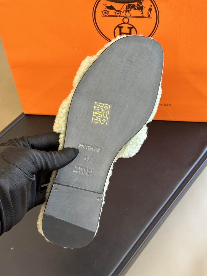 H**mes sandals