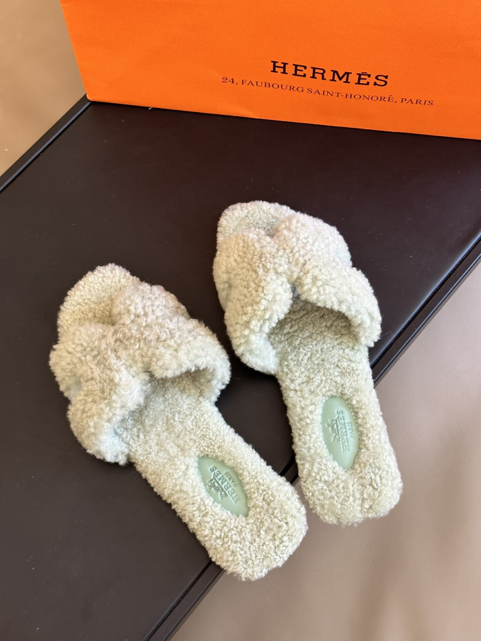 H**mes sandals
