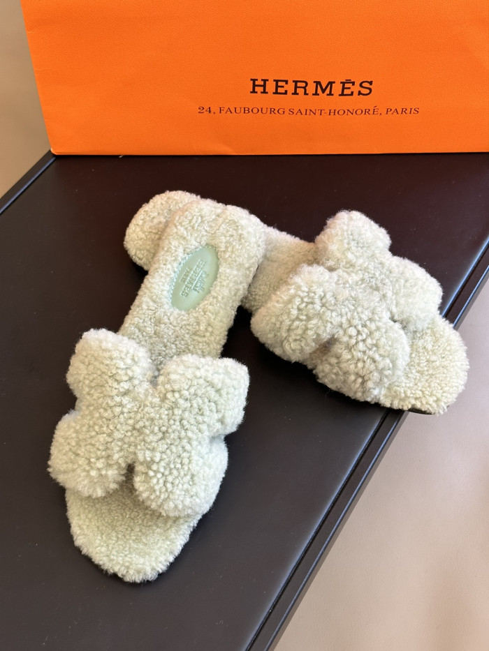 H**mes sandals