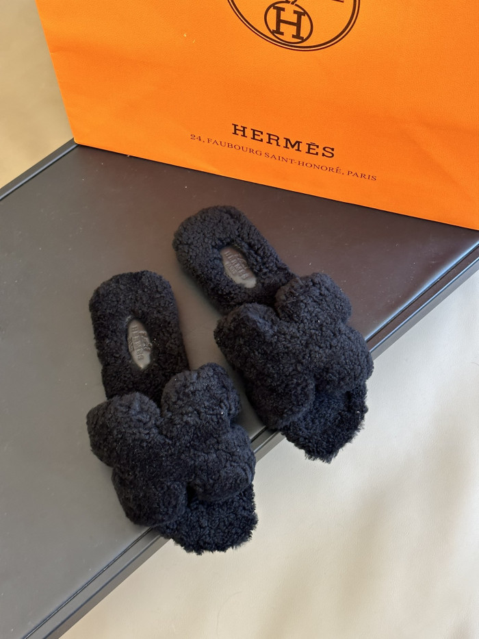 H**mes sandals