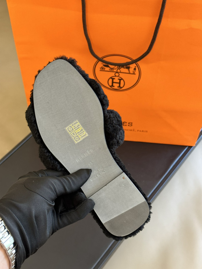 H**mes sandals