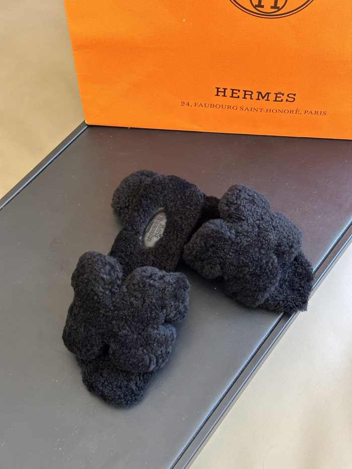 H**mes sandals