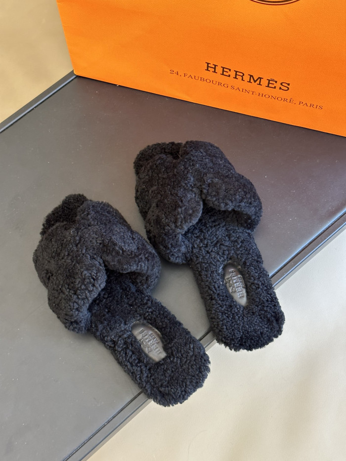H**mes sandals
