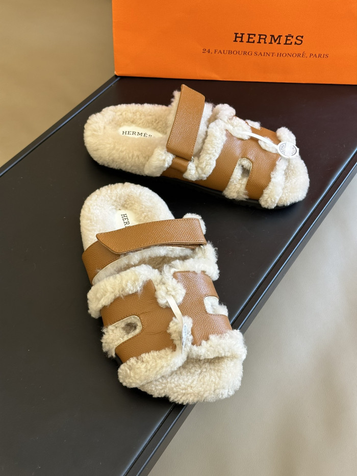 H**mes sandals