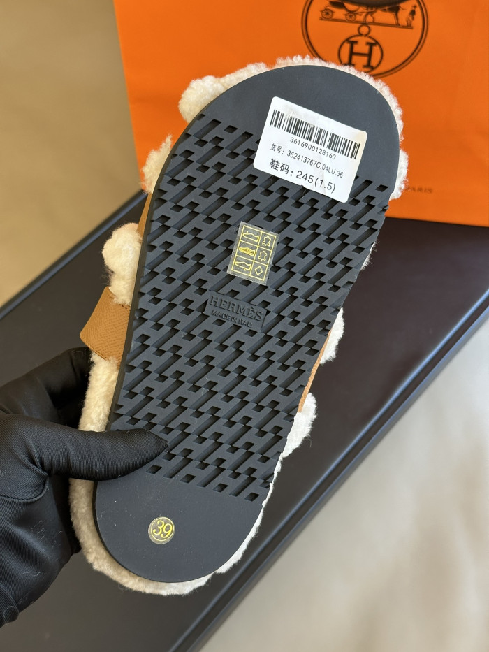 H**mes sandals