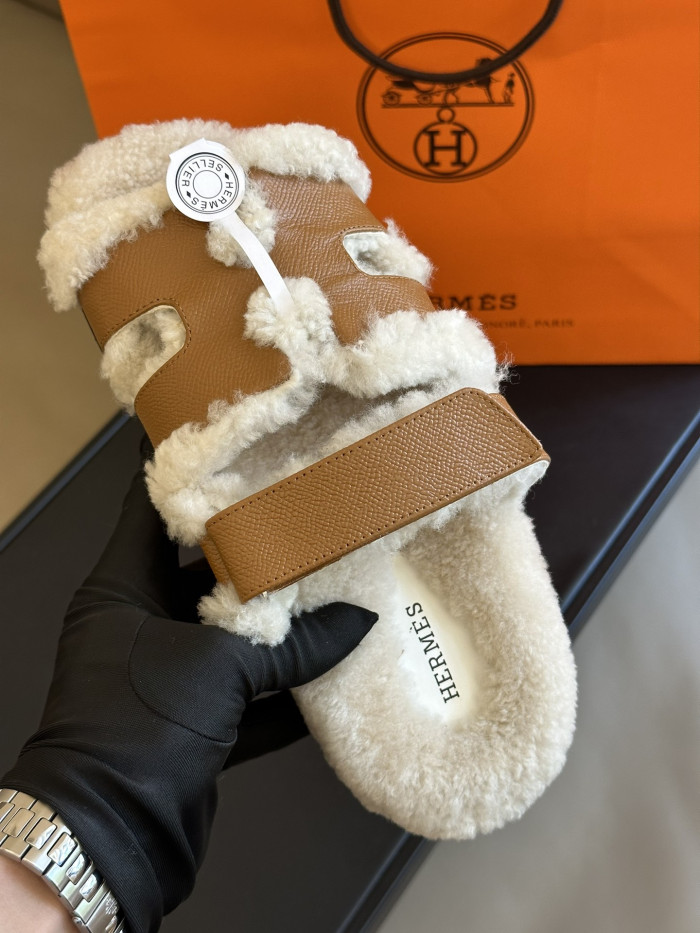 H**mes sandals