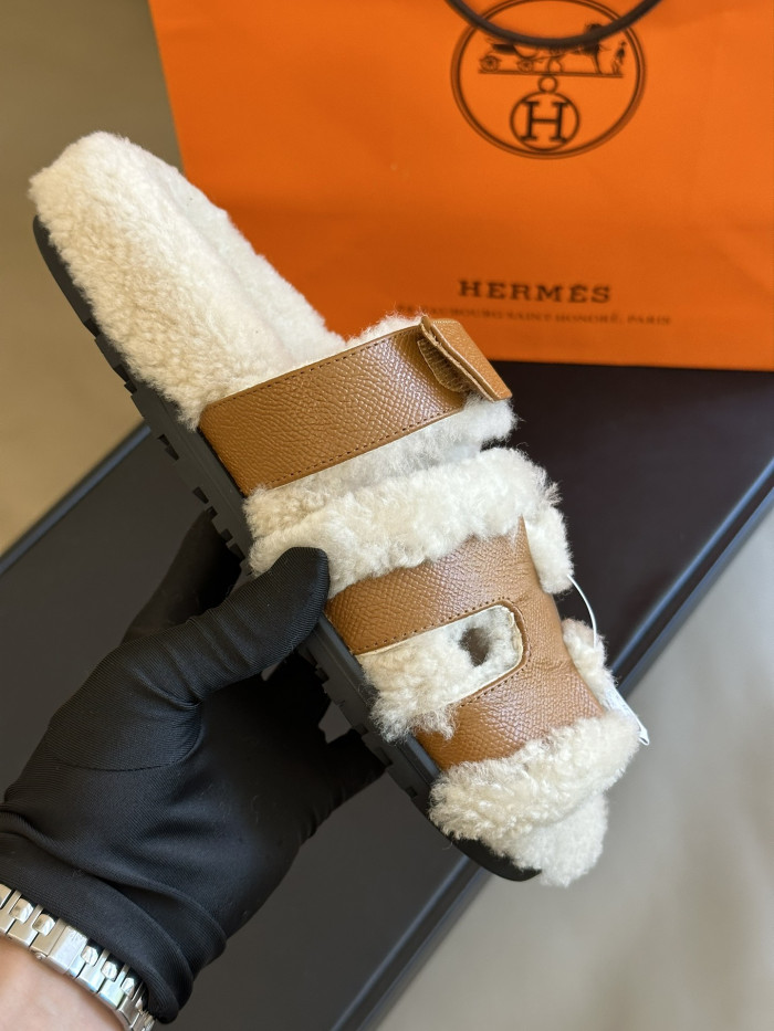 H**mes sandals