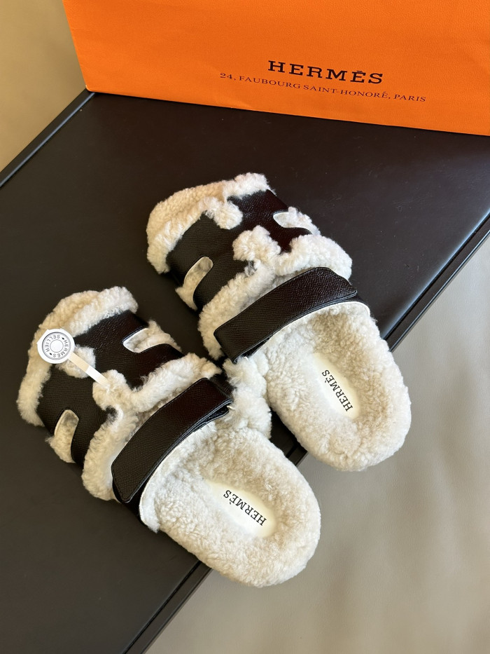 H**mes sandals