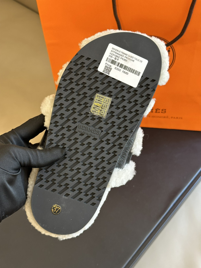 H**mes sandals
