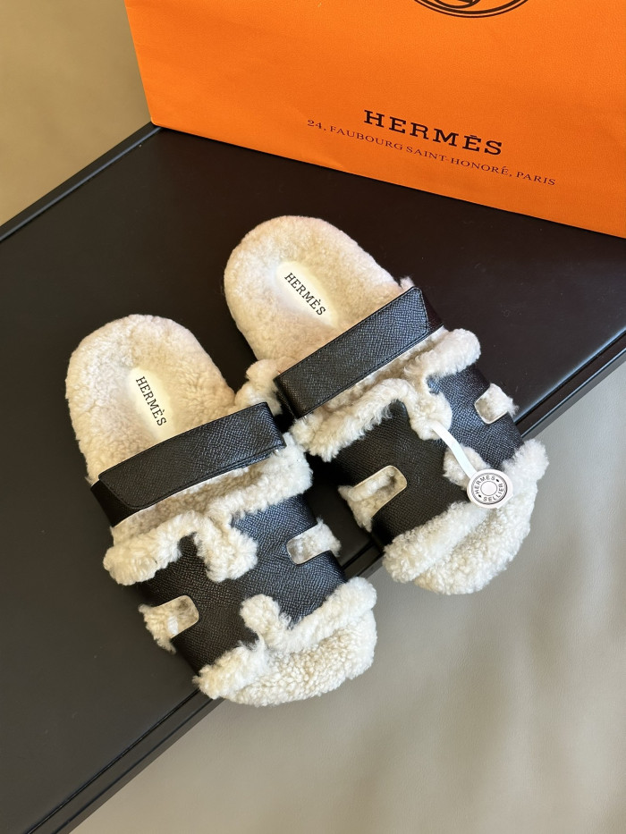 H**mes sandals