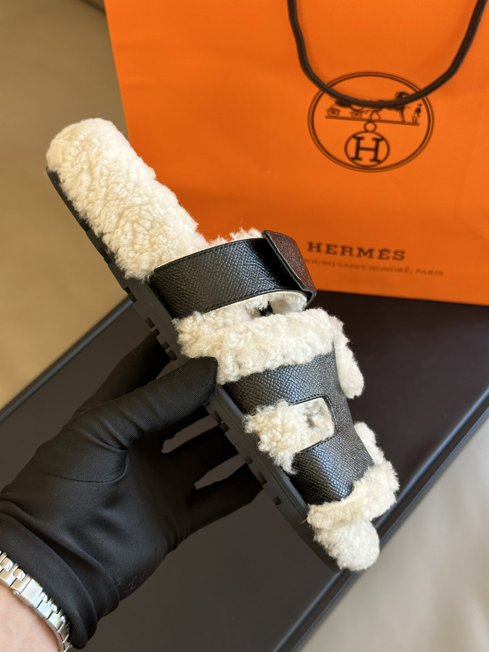 H**mes sandals